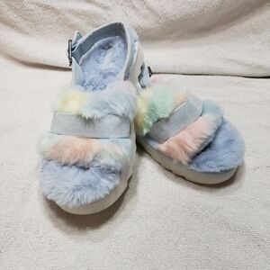 Koolaburra Blue and Pink Slippers with Fluffy Comfort